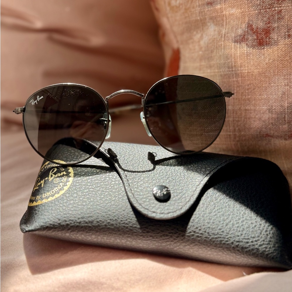 Ray-Ban Round Sunglasses with Case